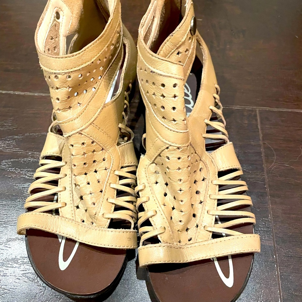 Sam Edelman gladiator sandals size 6 or 37